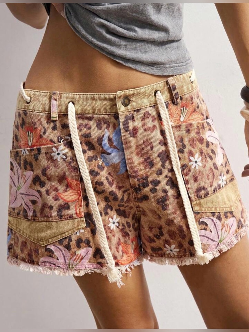 SHEIN BOHO Vacation Casual Leopard Print Pattern Woven Loose Women Shorts